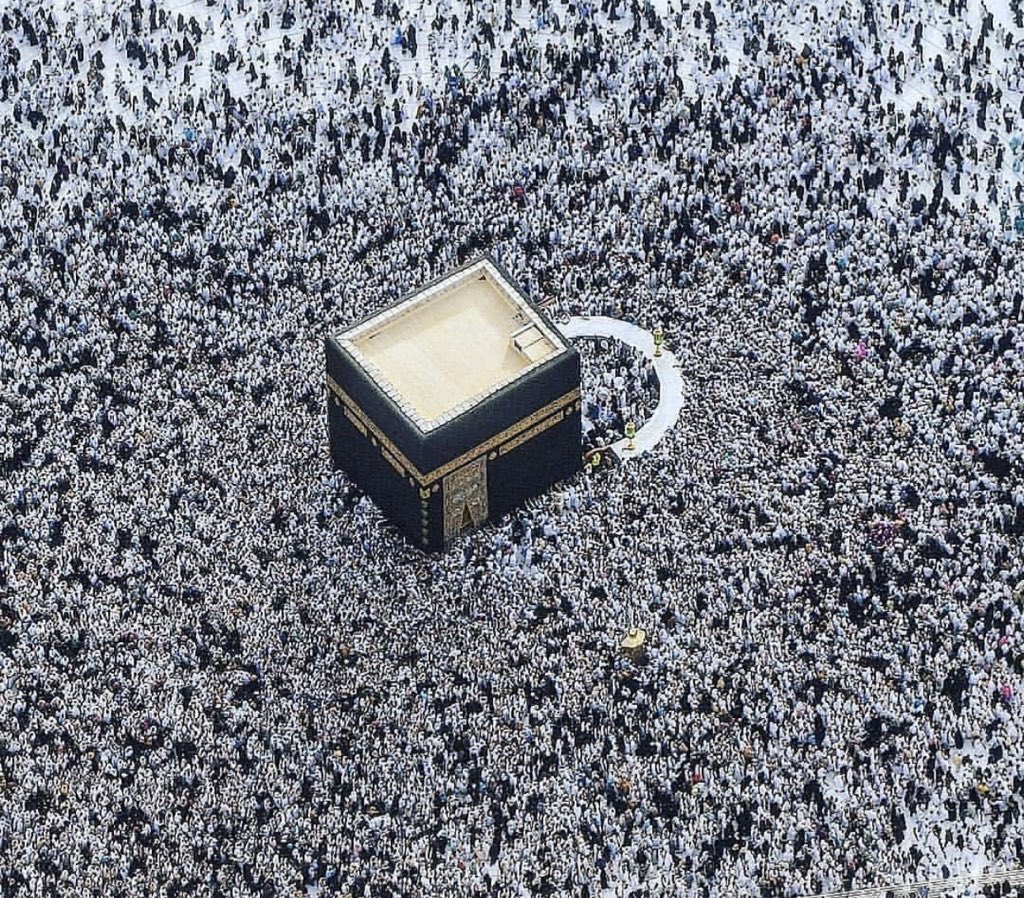 A photo of the Holy Ka’abah in Saudi Arabia filled to the brim