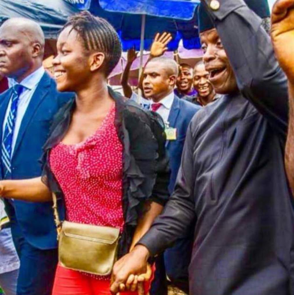 Another photo of Chinaza with VP Osinbajo in Nyanya market