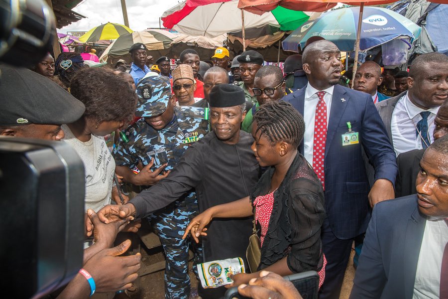 Photo of Chinaza with VP Osinbajo in Nyanya market