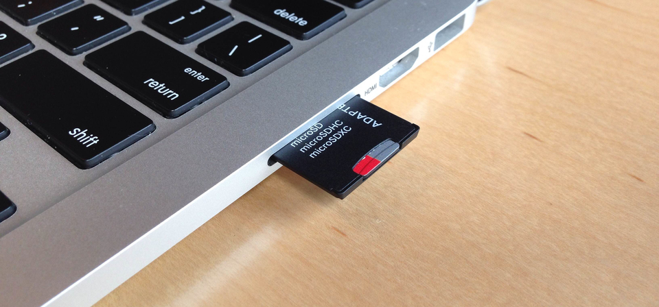 File: Laptop-features-sd-card