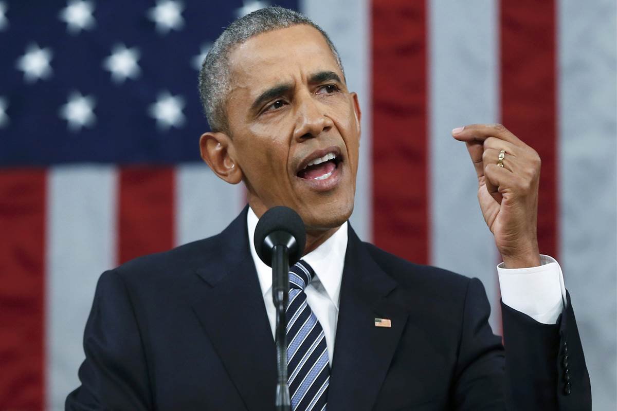 Obama visits Africa, recommends Achebe, Chimamanda’s books for summer read