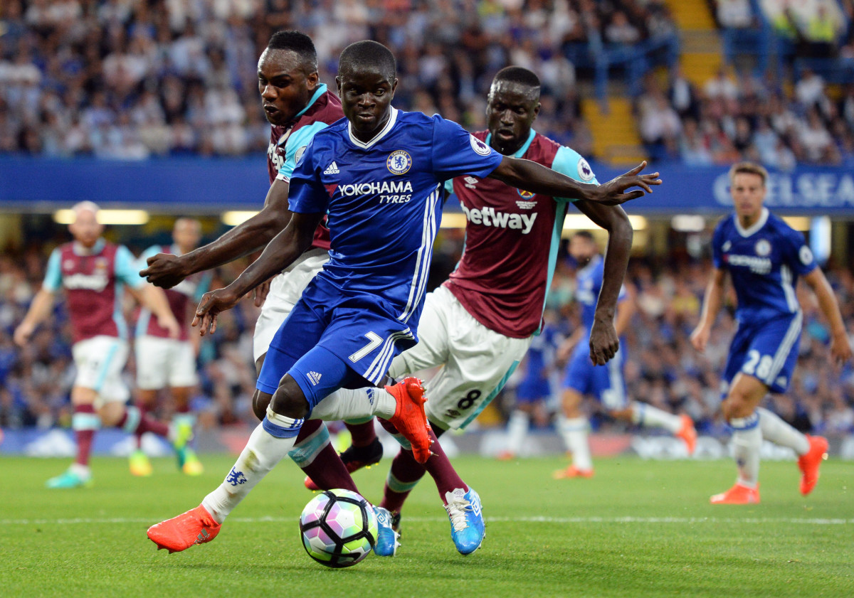 Sarri defends Jorginho, says Kante can’t play central role