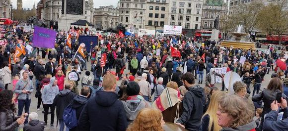 Thousands protest in London against Trump’s refugee temporary ban