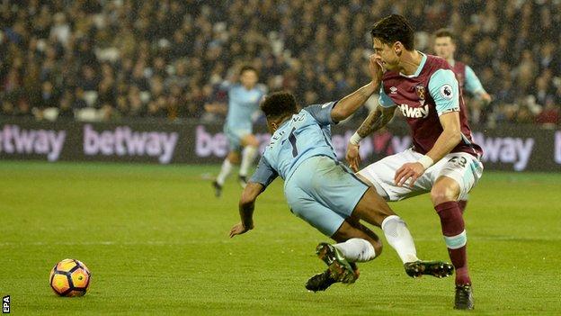 Manchester City thrash West Ham, Hull hold Manchester United