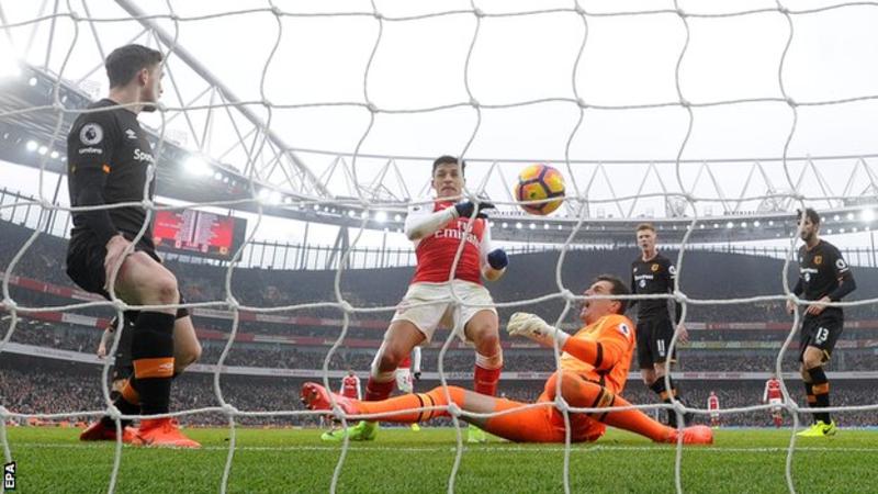 Sanchez scores twice as Arsenal edge past Hull