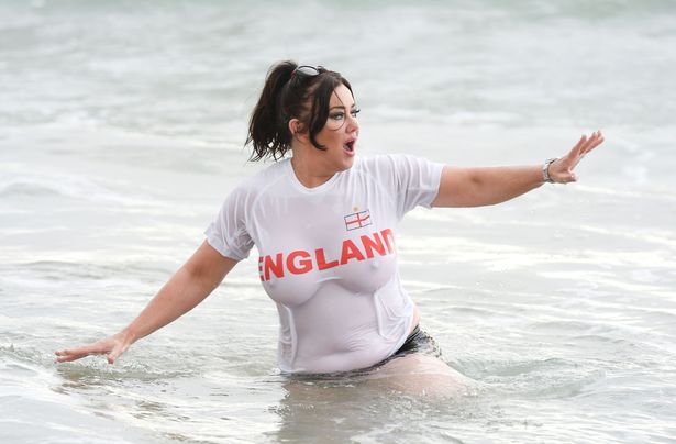 Reality TV star, Lisa Appleton flaunts boobs