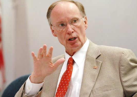 Alabama governor, Robert Bentley, 74 resigns over affair with aide