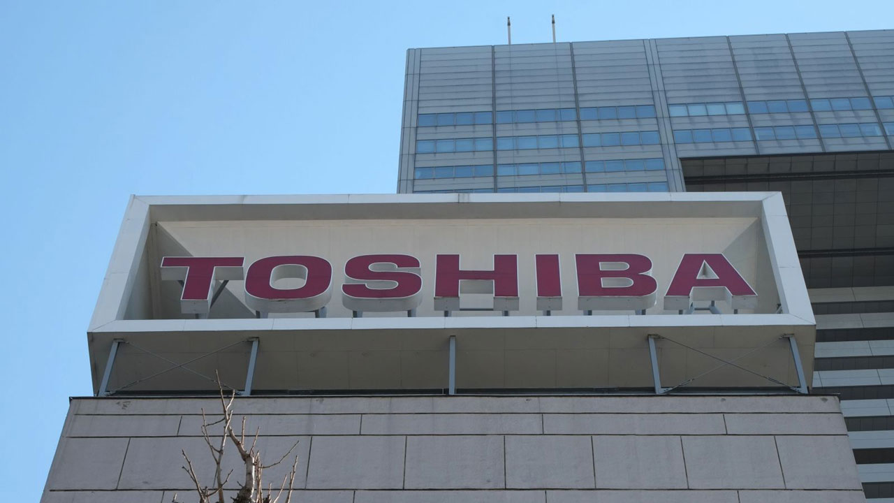 ImageFile: Toshiba faces earnings deadline as delisting looms