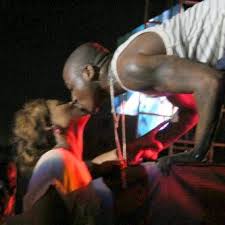 Again! Davido romances curvy South African damsel