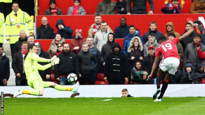 Man Utd beat Chelsea to open door for Spurs