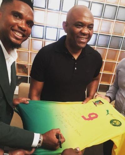 Easter: Samuel Eto’o pays surprise visit to Tony Elumelu, presents him a customized jersey