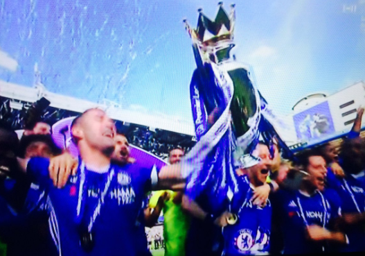Chelsea thrashes Sunderland 5-1, lifts Premier League trophy [Video]
