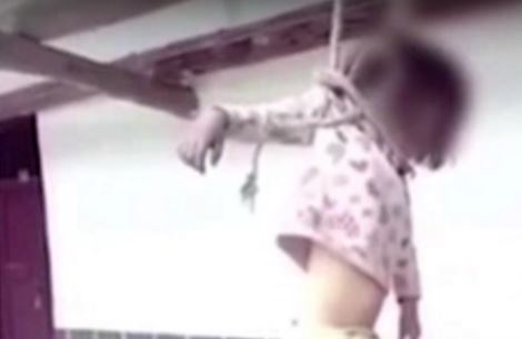 VIDEO: Father hangs eight-year-old daughter for tearing divorce papers
