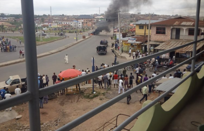 BREAKING: UNIOSUN students in violent protest over death of colleague