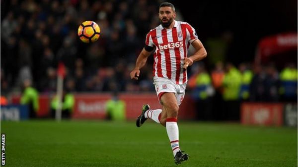 Burnley sign Republic of Ireland striker Jon Walters from Stoke