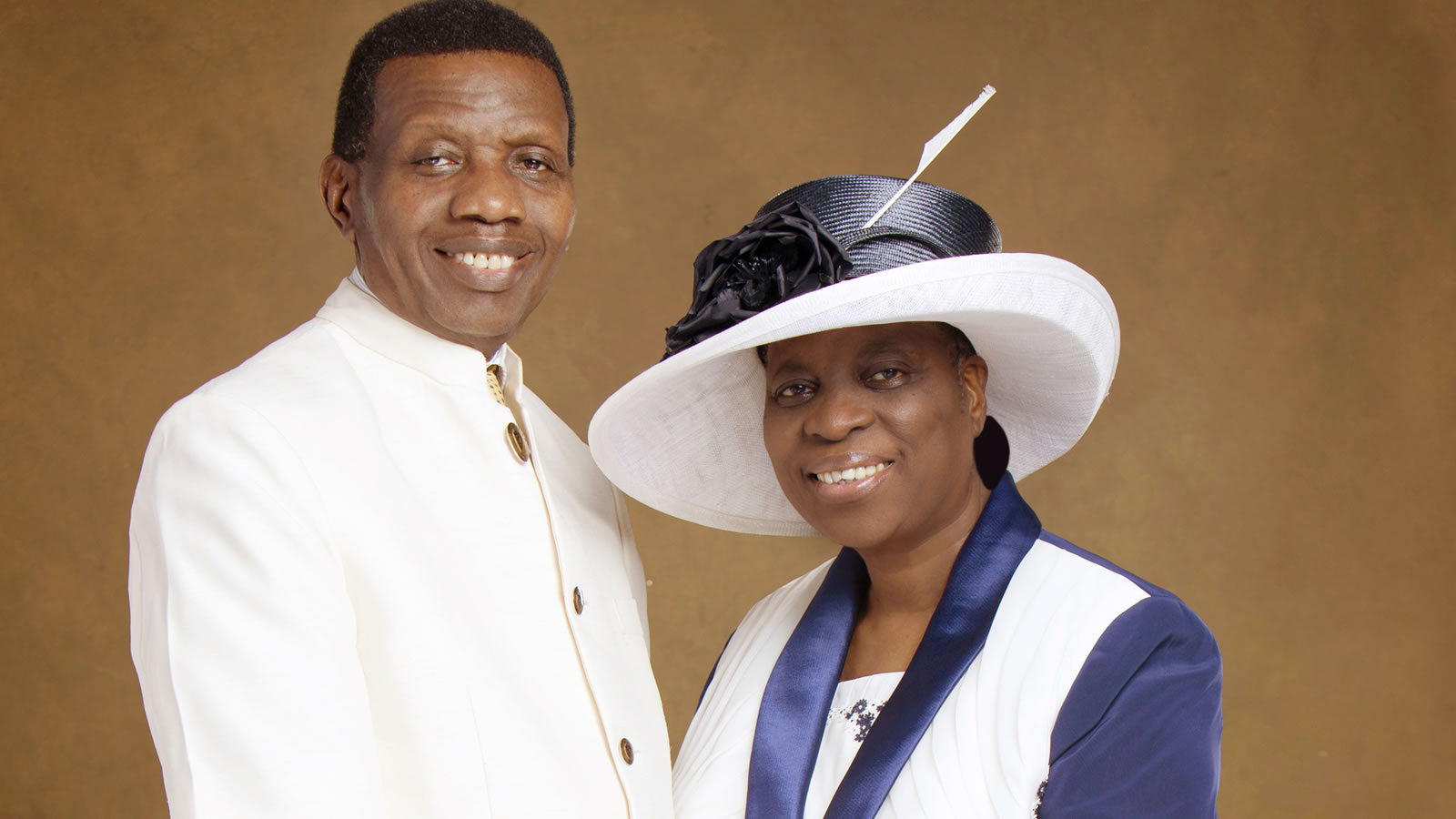 (Watch video) Adeboye threatens to kill anyone who messes with his wife