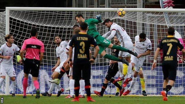 Keeper scores late equaliser to earn Italian side first point after 14 defeats