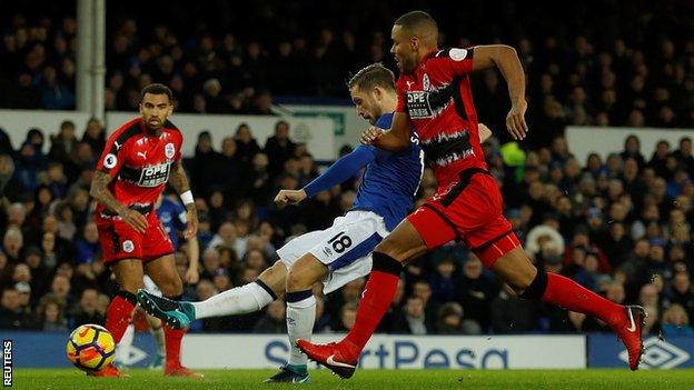 Allardyce gets off to winning start with Everton