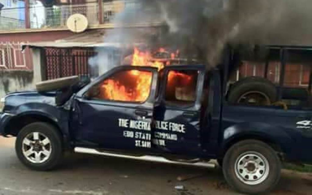 Govt. calls for calm as Edo youths clash with mobile police leaving 2 dead