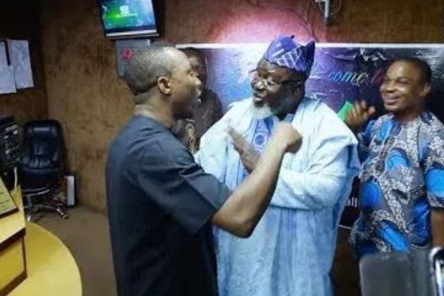 Buhari’s minister, Shittu and presidential hopeful, Sowore attack each other on radio [VIDEO]