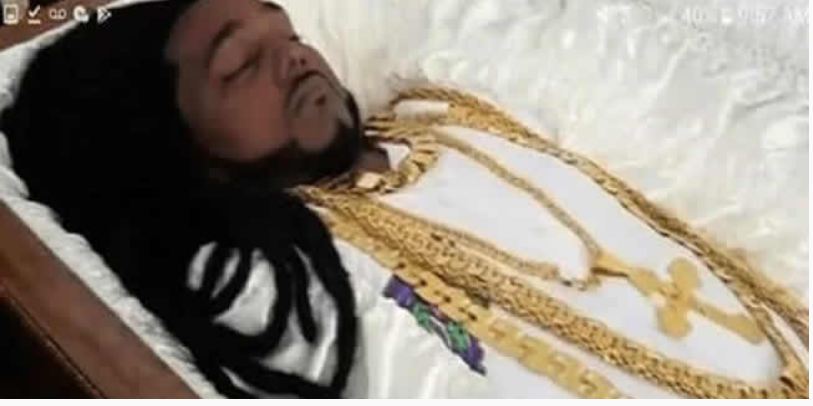 Real estate mogul buried with gold casket, $.1m jewellery, Moet champagne