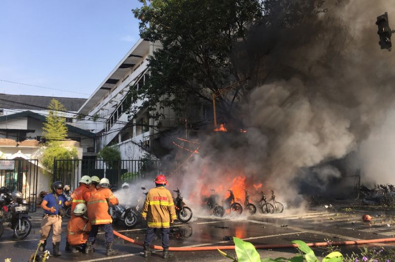 Islamist militants bomb Catholic cathedral, 27 dead