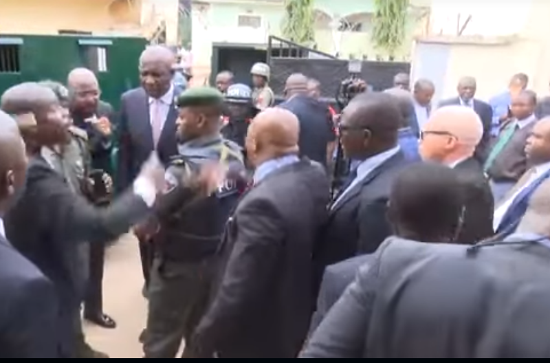 Dino Melaye: Lawyers, police clash in Abuja court [VIDEO]