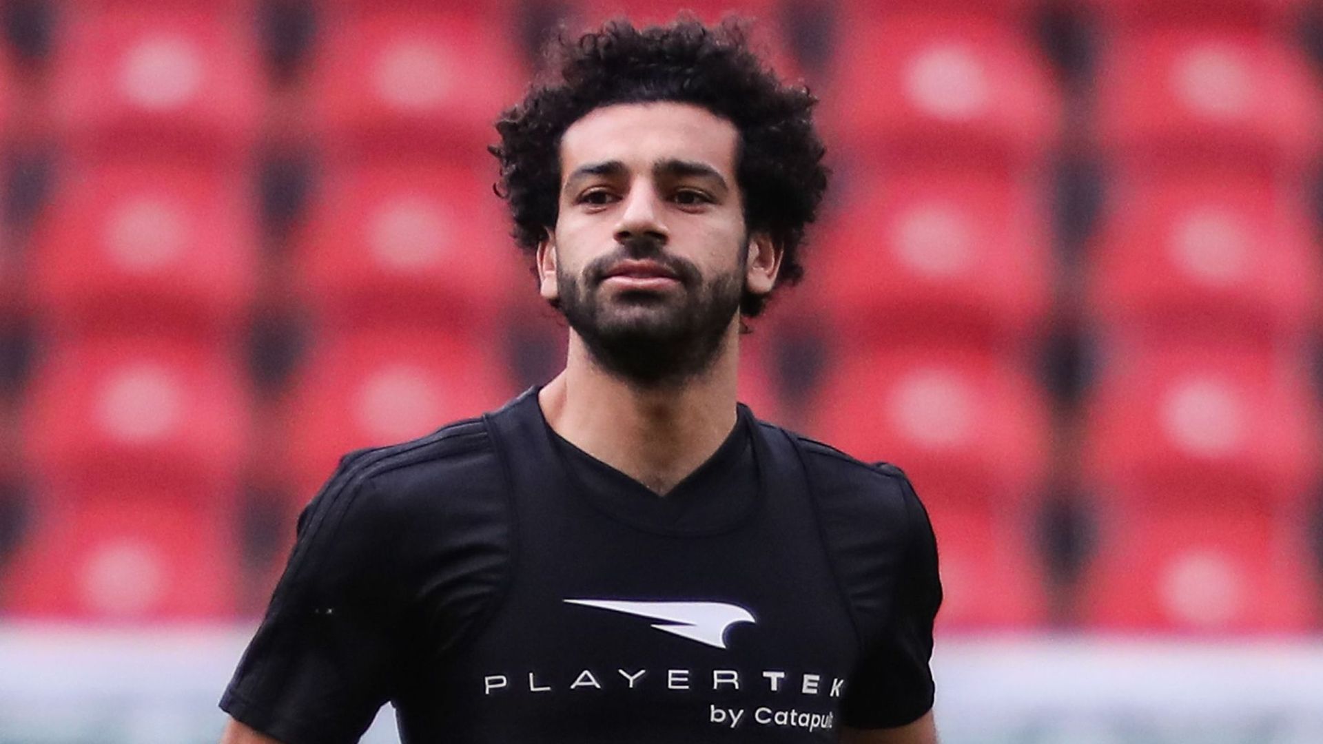 Trouble, Salah filmed using mobile phone while driving [Video]