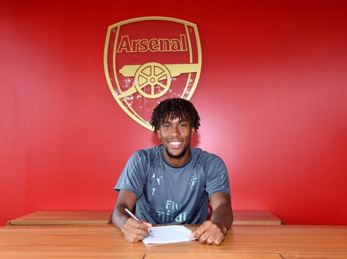 Kanu congratulates Iwobi on Arsenal contract extension