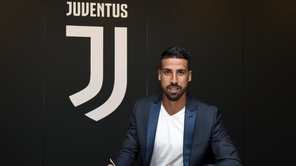 Khedira seeks Juve permission to fly to England