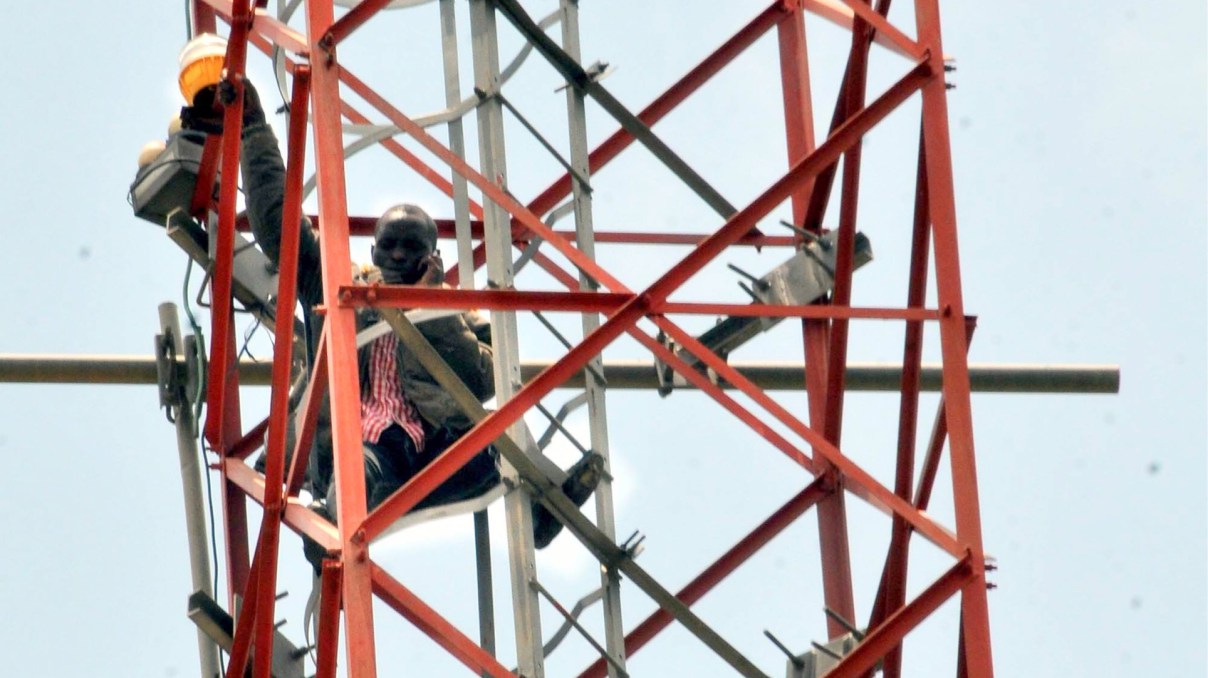 Man jumps to death from bank’s mast in Ibadan