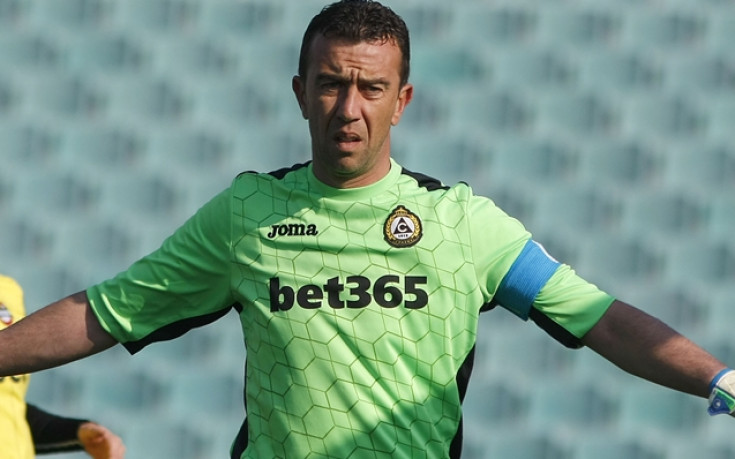 42-year-old goalkeeper gets national team call-up