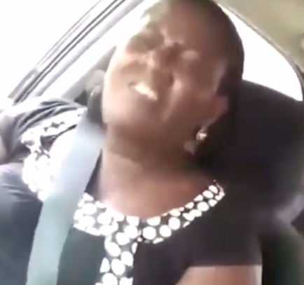 Uber driver tackles female passenger over refusal to greet him[Video]