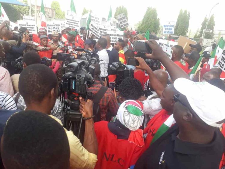 Health workers suspend seven-day nationwide warning strike