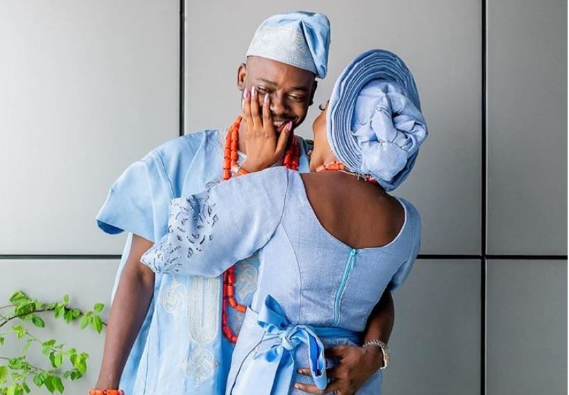 Simi rejects questions on family, marriage to Adekunle Gold