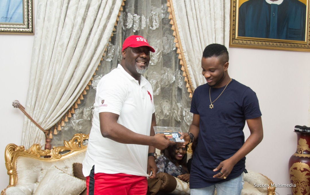 Nigerians slam Dee-one over supporting Dino Melaye