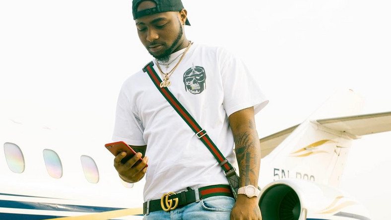 God knows I can never slap Kizz Daniel’s manager- Davido declares