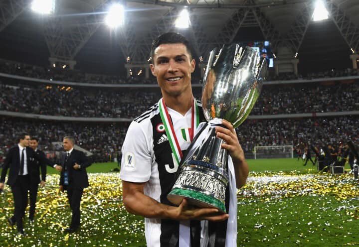 Cristiano Ronaldo completes Man Utd medical