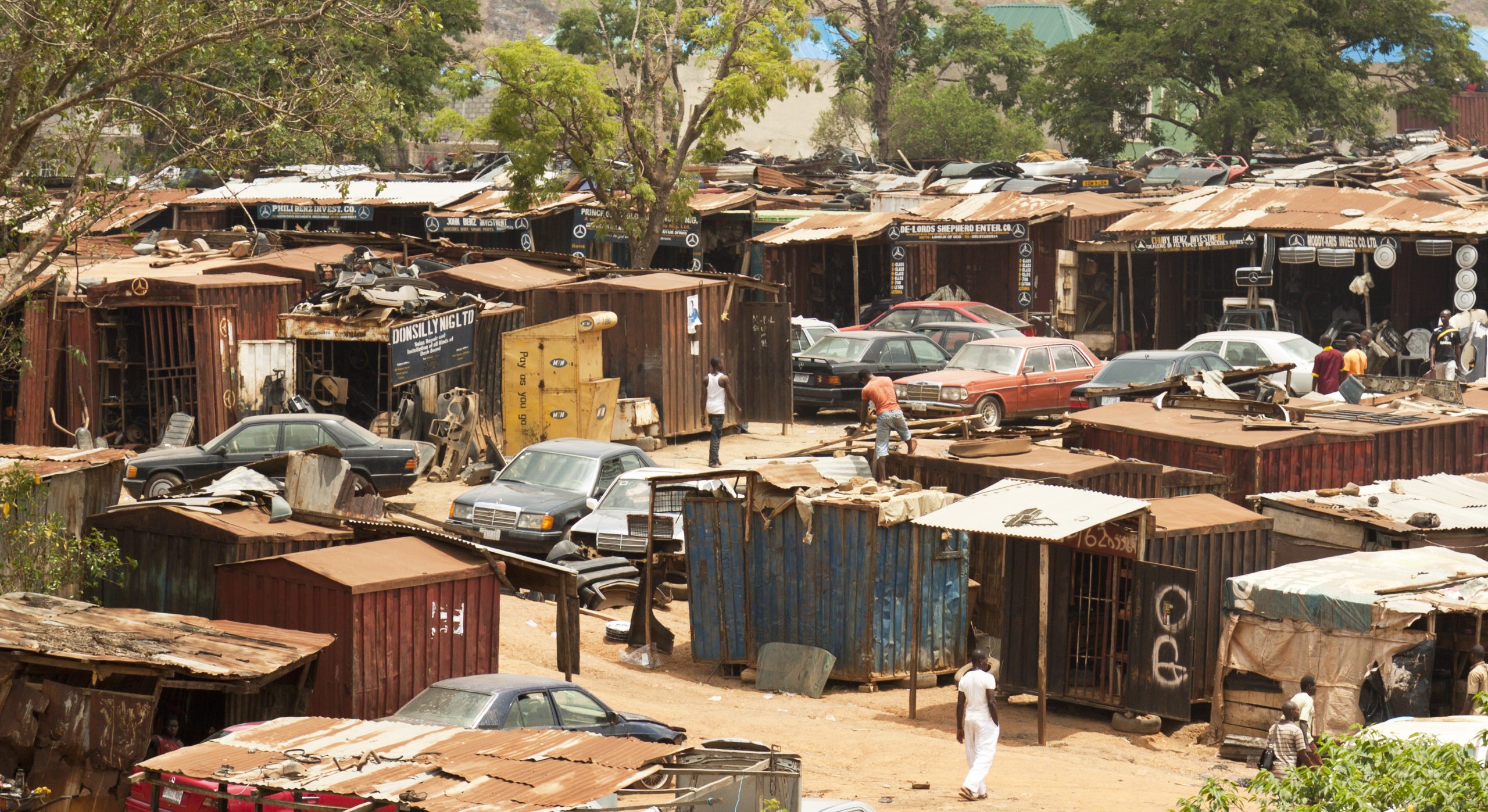 Abuja: Hygienic concerns over open display of food by vendors in Apo Market