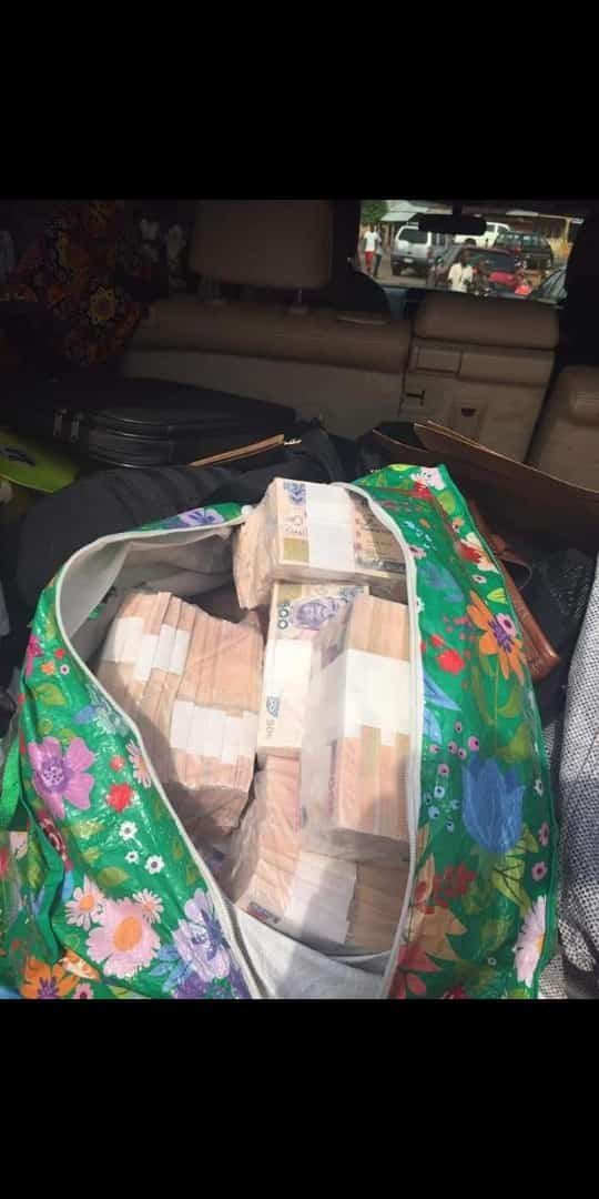 Vote buying: Thugs attack EFCC operatives for intercepting bags with cash