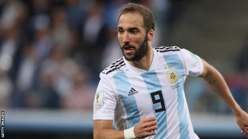 Gonzalo Higuain retires from international football
