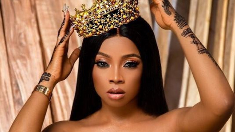 Toke Makinwa surprises PA with a car on birthday