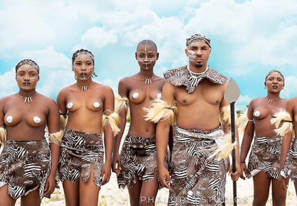 Amazing! Pretty Mike poses with topless women to celebrate Father’s day