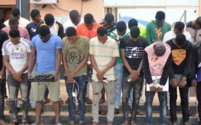 EFCC arrests 27 suspected Yahoo Boys in Osogbo, recovers 8 exotic cars