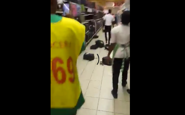 [Videos]: Angry Nigerians descend on Shoprite, destroy goods, make burn fires; MTN hurriedly close all offices