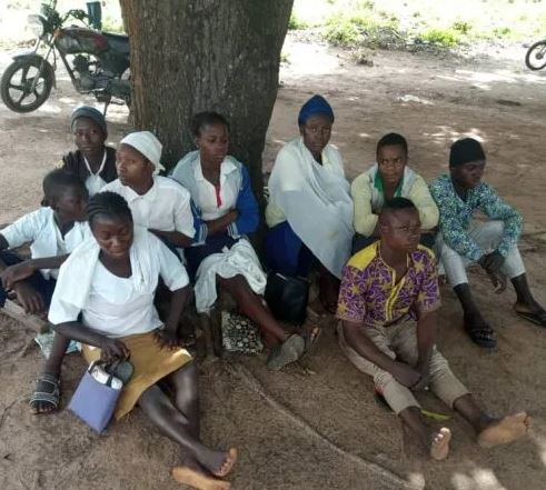 Photo: Army rescues six kidnapped schoolgirls in Kaduna