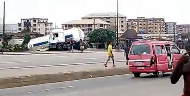 BREAKING: Another fuel tanker falls in Onitsha