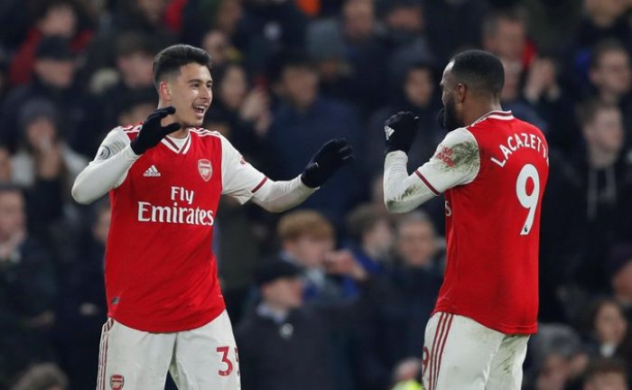 10-man Arsenal fight back at Stamford Bridge