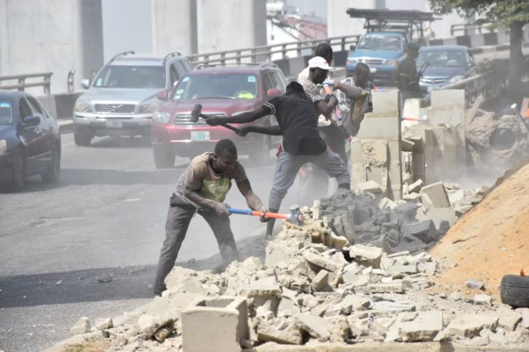 FG begins demolition of illegal structures under Lagos bridges