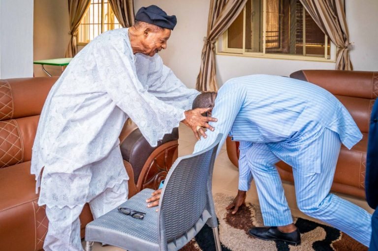 Query to royals: Fayemi visits Alaafin of Oyo